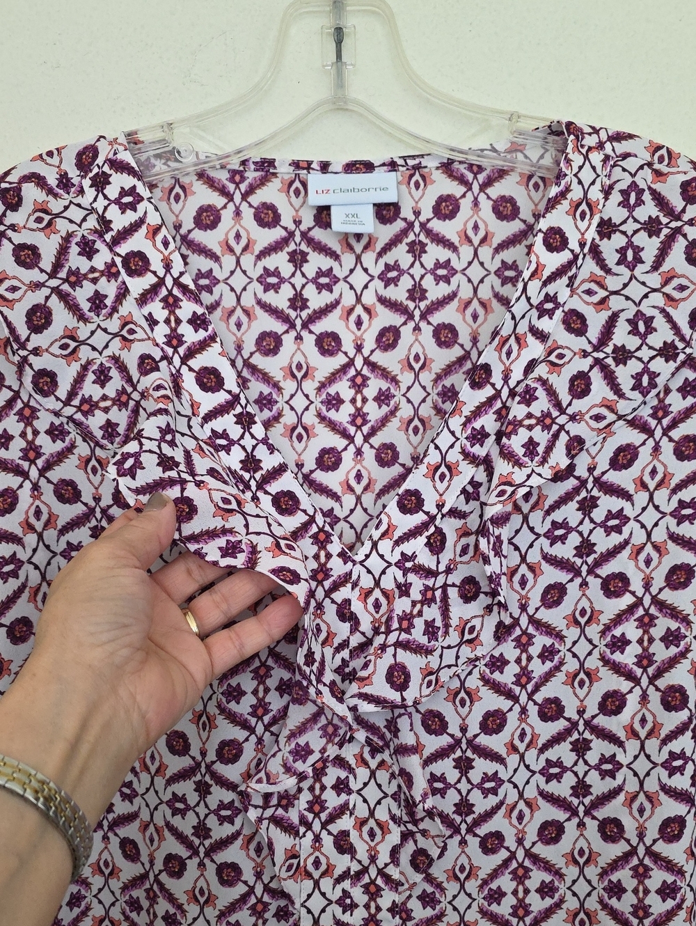 Liz Claiborne Floral Top White, Wine, Orange, Pink & White Pullover V-Neck XXL - Picture 2 of 12
